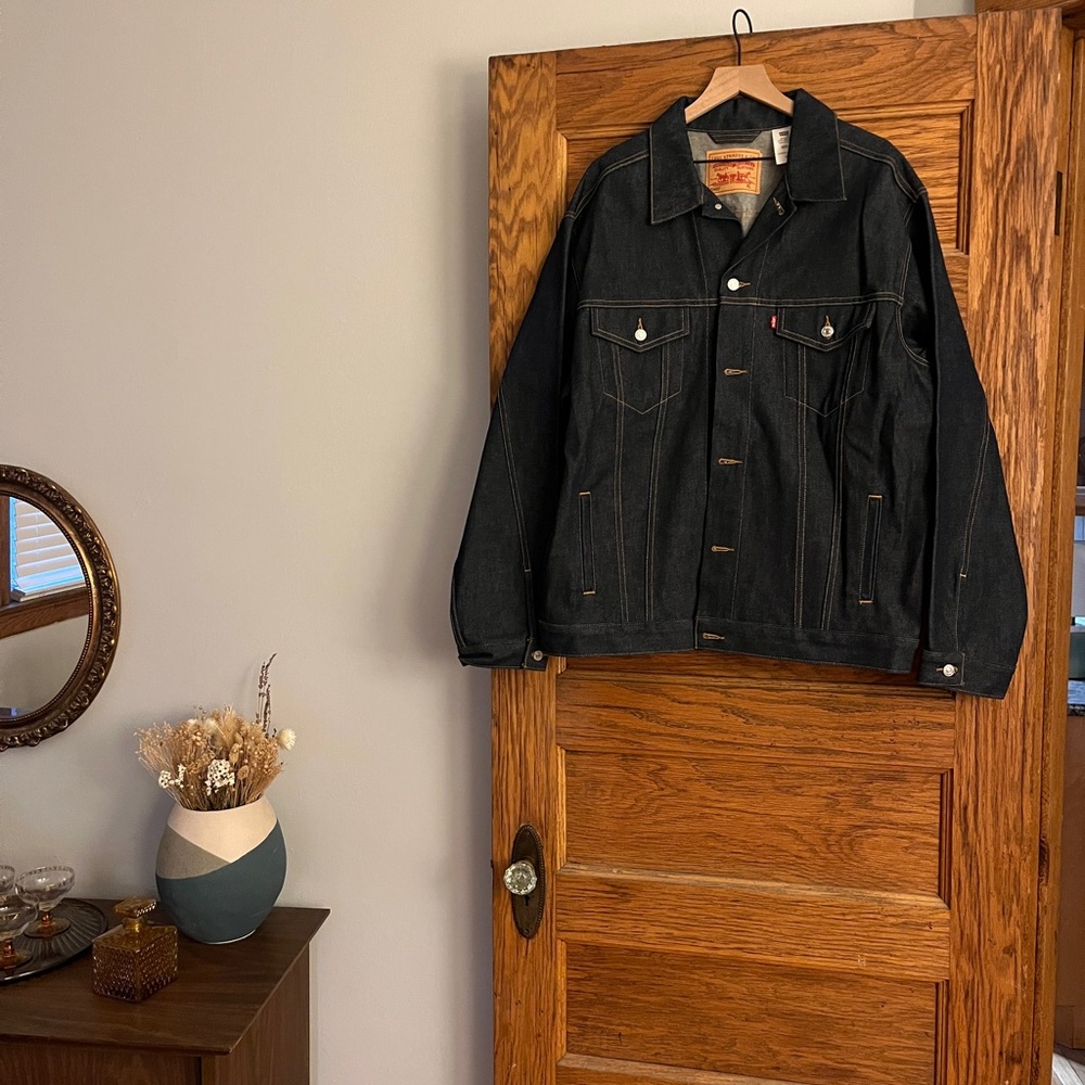 MODERN | Levi’s Oversized Trucker Jean Jacket